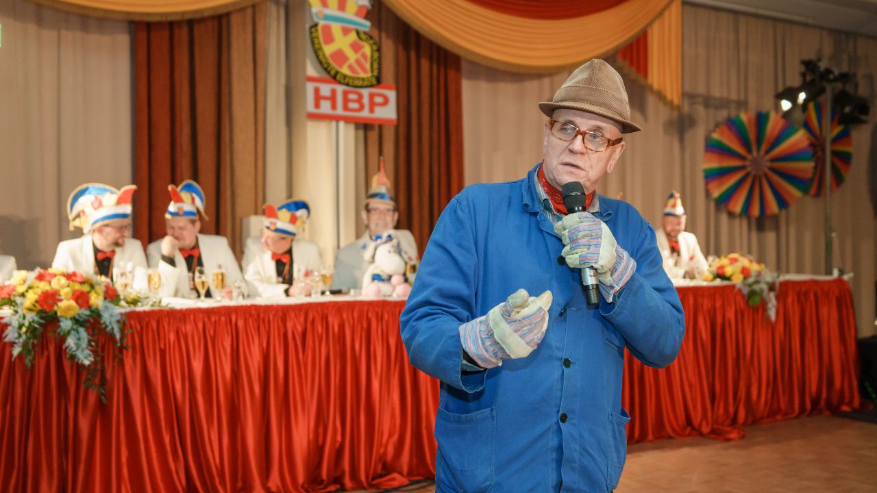 Comedy mit Bauer Br&ouml;mmelkampf bei der N&auml;rrischen Paderstadt