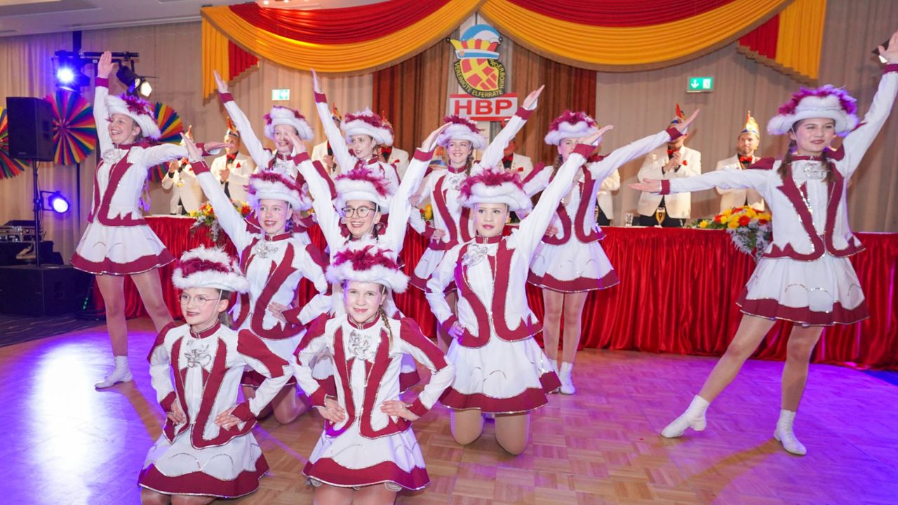 Teeniegarde der Heimatb&uuml;hne Paderborn 2025